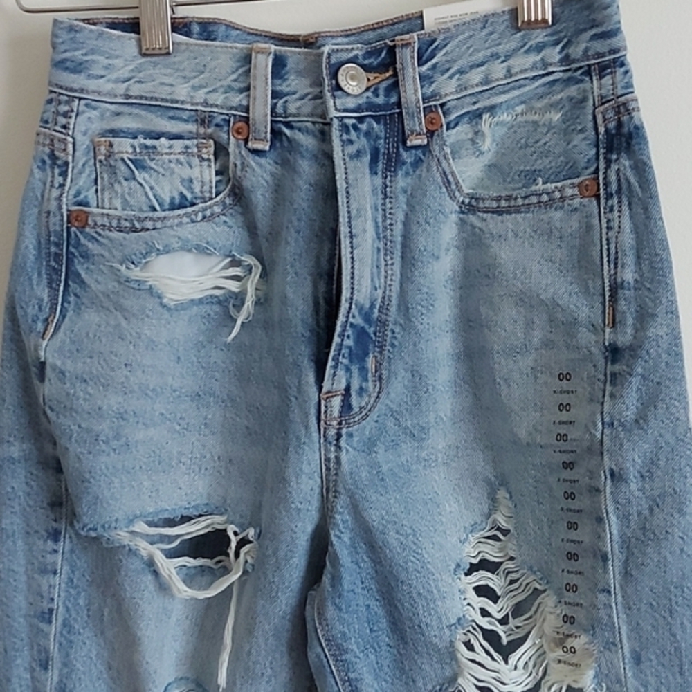 NWT American‎ Eagle Highest Rise Mom Jeans - Picture 4 of 9
